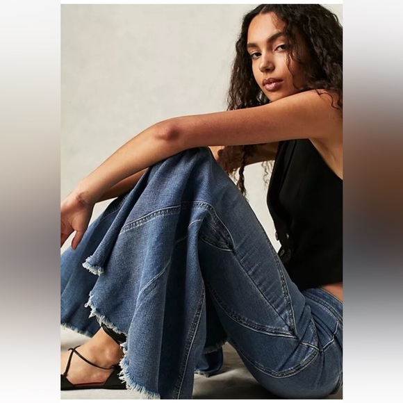 Free People Twirl On Mid Rise Crop Flare Jeans We The Free Frayed Hemlines Blue - Picture 1 of 6